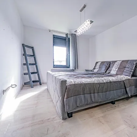 Move In * Mosonmagyaróvár